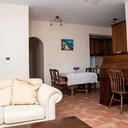 Vila Leventis Complex With Sharing Pool *